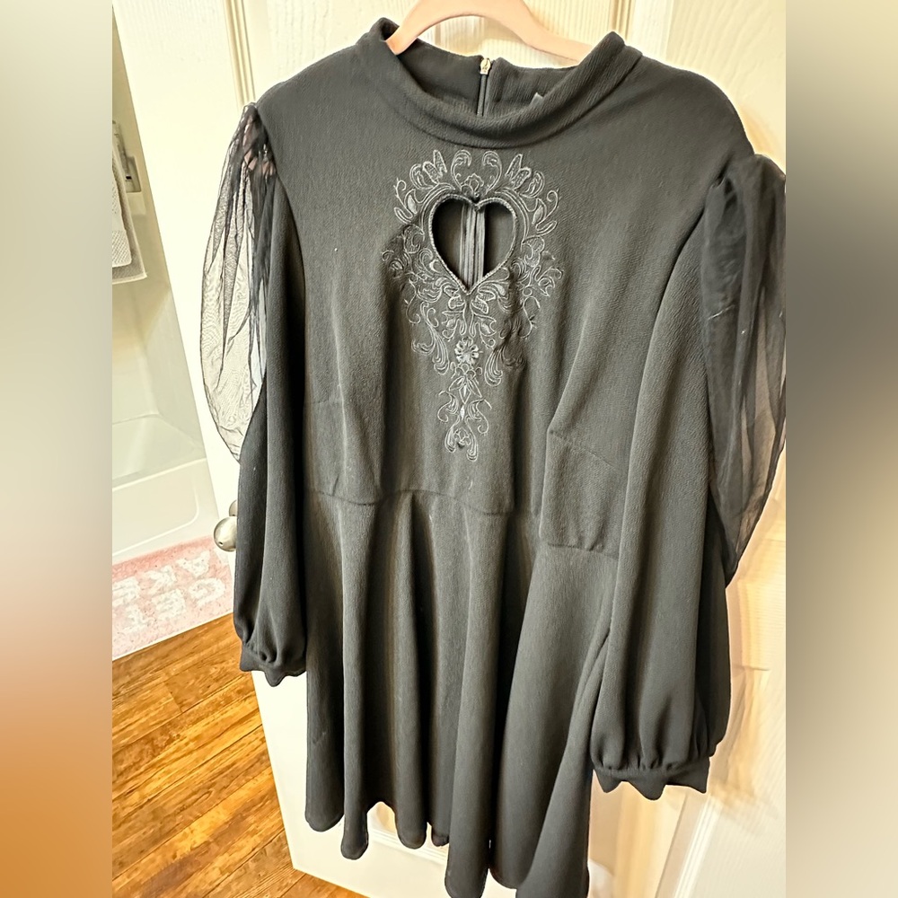 SHEIN Elegant Black Dress with Heart Cutout
